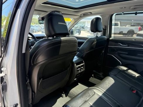 Used 2022 Jeep Grand Cherokee Limited 4xe w/ Luxury Tech Group II AWD/4WD image 11
