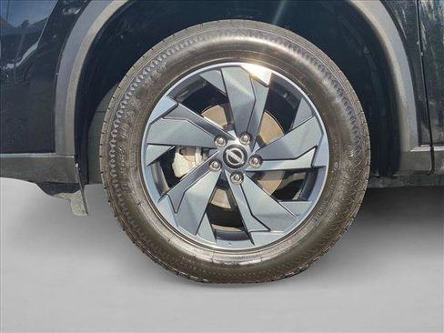 Used 2024 Nissan Rogue SV AWD/4WD image 23