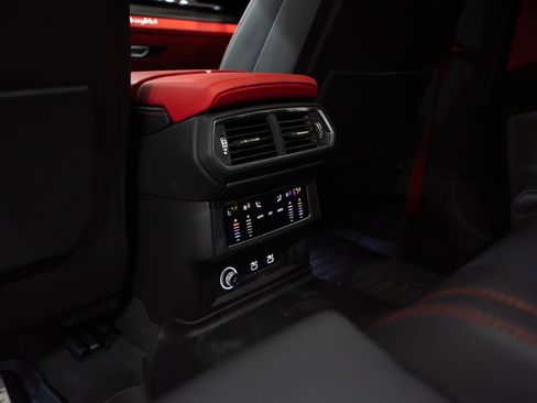 Used 2022 Lamborghini Urus AWD/4WD image 39