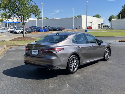 Used 2023 Toyota Camry XLE FWD image 10