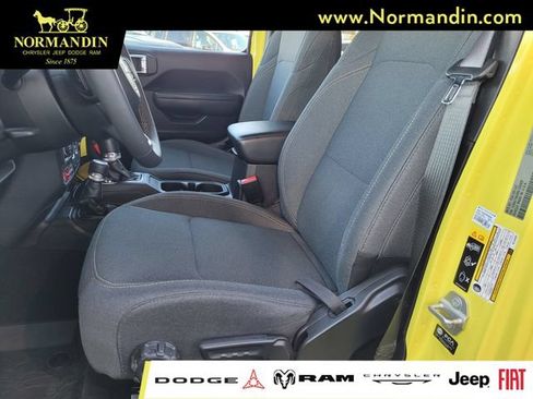 Used 2024 Jeep Gladiator Mojave AWD/4WD image 16