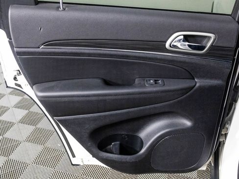 Used 2022 Jeep Grand Cherokee Limited image 33