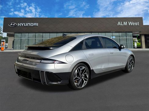 Used 2023 Hyundai Ioniq 6 SEL image 5