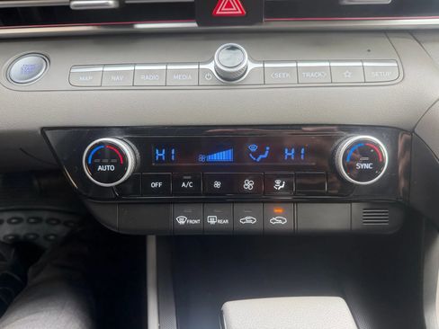 Used 2024 Hyundai Elantra SEL image 19