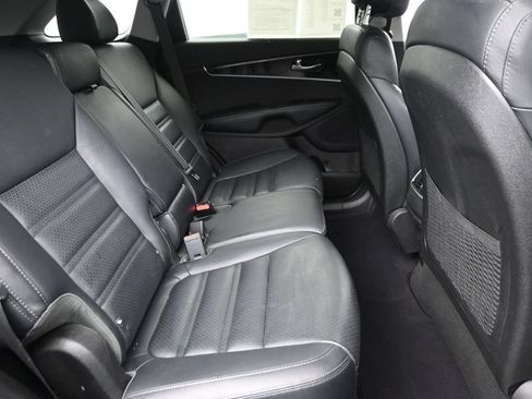 Used 2017 Kia Sorento EX AWD/4WD image 10