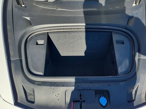 Certified 2025 Porsche Taycan image 27