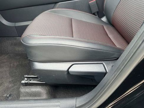 Used 2025 Nissan Kicks SR FWD image 23