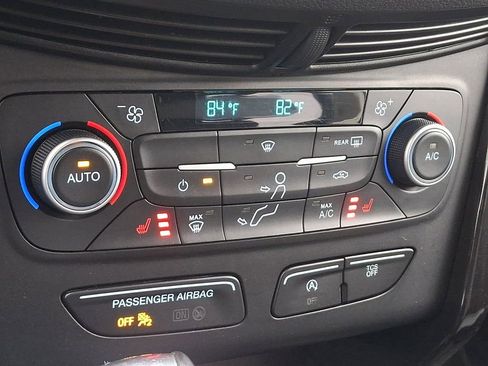 Certified 2019 Ford Escape SE image 16