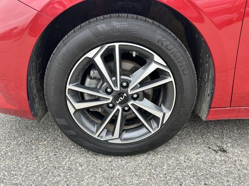 Used 2024 Kia Forte LXS w/ LXS Technology Package FWD image 12
