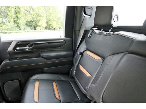 Used 2024 GMC Sierra 2500 AT4 w/ AT4 Premium Plus Package AWD/4WD image 9