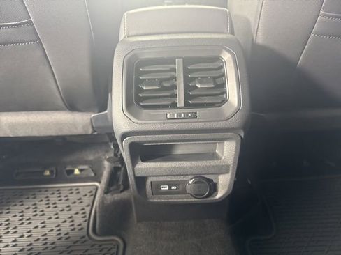 Certified 2024 Volkswagen Tiguan SE image 13
