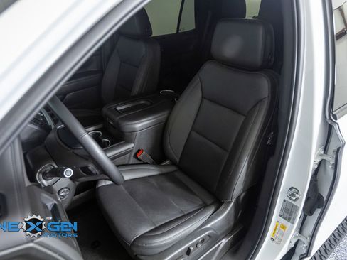 Used 2022 Chevrolet Tahoe Z71 w/ Luxury Package AWD/4WD image 22