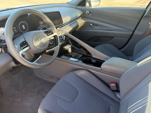 Used 2025 Hyundai Elantra SEL FWD image 11