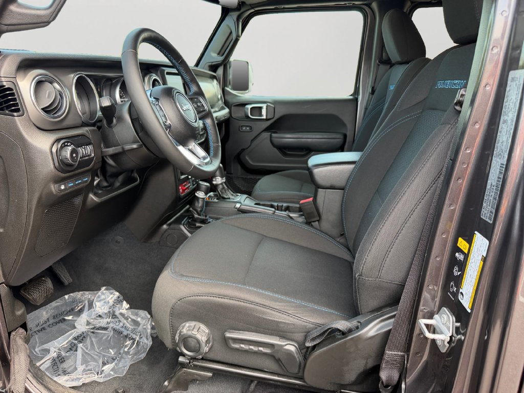 Used 2022 Jeep Wrangler Unlimited Rubicon 4xe w/ Cold Weather Group AWD/4WD image 16