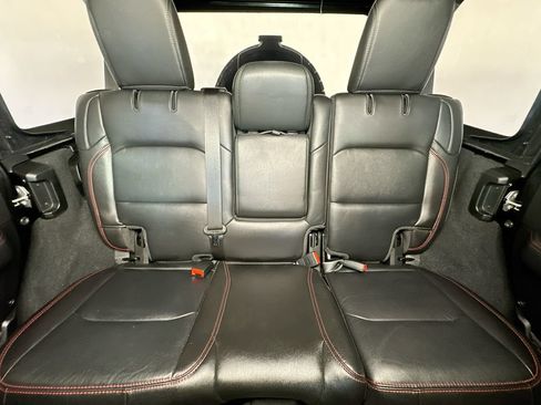 Used 2022 Jeep Wrangler Unlimited Rubicon w/ LED Lighting Group AWD/4WD image 13