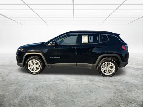 Used 2024 Jeep Compass Latitude image 8