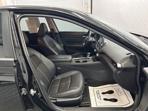 Used 2022 Nissan Altima 2.5 SR FWD image 14