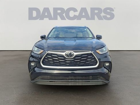 Used 2021 Toyota Highlander XLE image 2