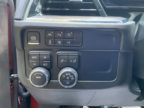 Used 2025 Chevrolet Tahoe LT w/ Comfort Package AWD/4WD image 18