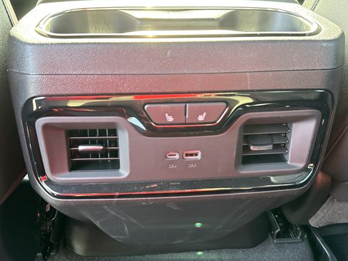 Used 2025 Chevrolet Silverado 2500 ZR2 w/ Technology Package image 39