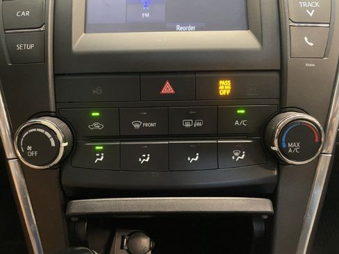 Used 2017 Toyota Camry SE w/ Moonroof Package FWD image 34
