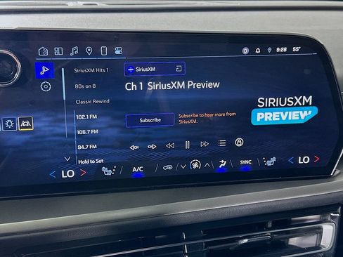 Used 2025 Chevrolet Traverse LT image 29