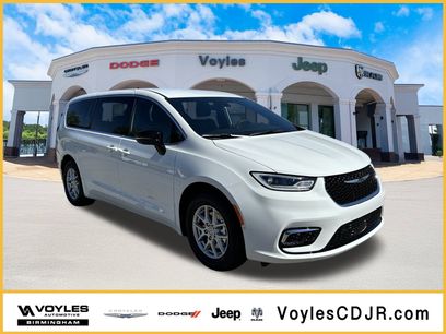 New 2026 Chrysler Pacifica Select
