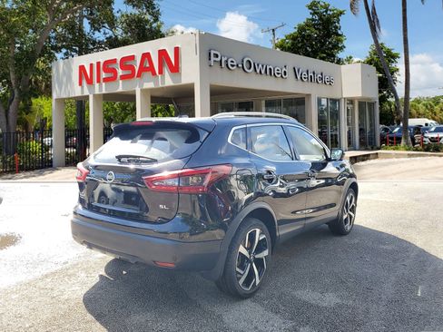Used 2021 Nissan Rogue Sport SL w/ Premium Package image 4