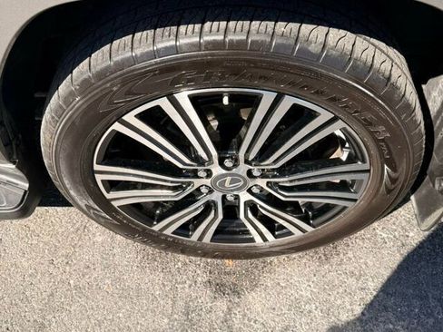 Used 2023 Lexus LX 600 4WD w/ Luxury Package image 30