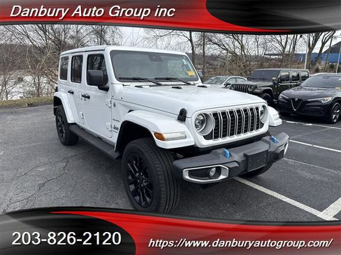 Used 2024 Jeep Wrangler Unlimited Sahara image 8