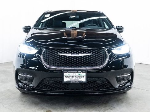 New 2026 Chrysler Pacifica Select image 2