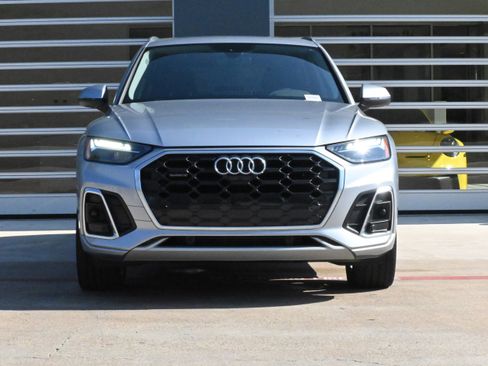 Certified 2024 Audi Q5 2.0T Premium Plus w/ Premium Plus Package image 3
