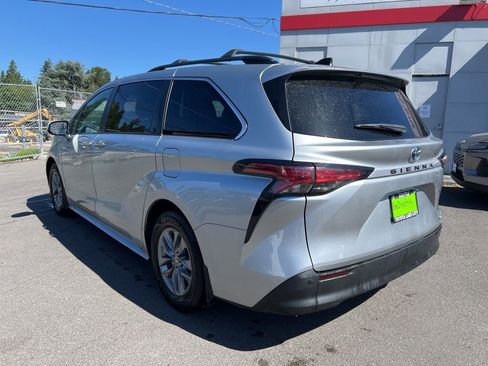 Used 2022 Toyota Sienna XLE w/ XLE Plus Package FWD image 6