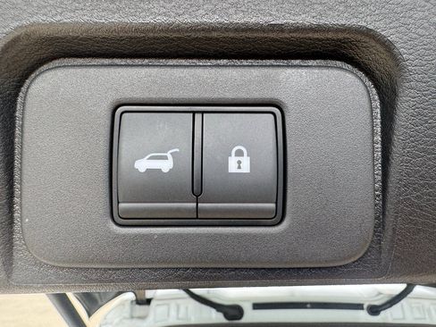 Used 2025 Nissan Rogue SV w/ SV Premium Package FWD image 28