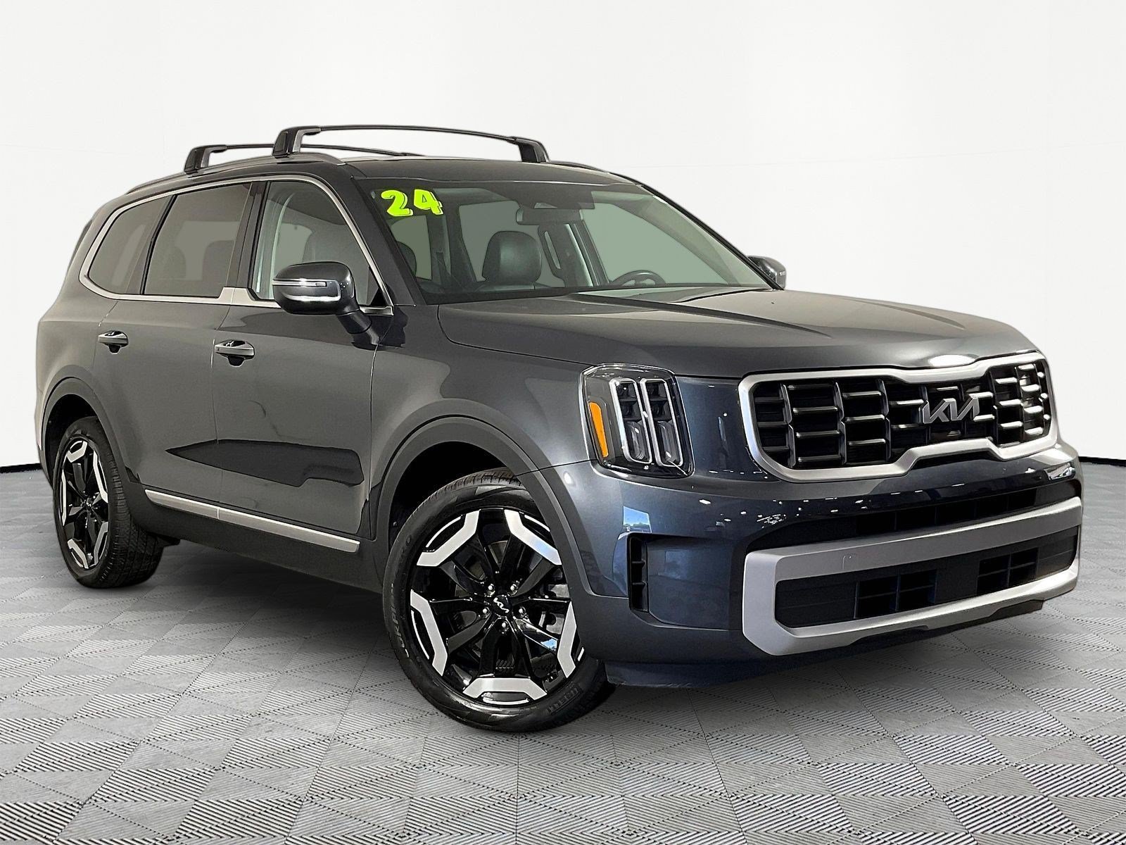 Certified 2024 Kia Telluride S w/ S Sunroof Package AWD/4WD image 3