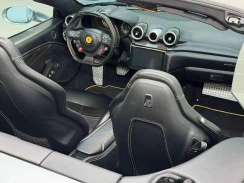 Used 2015 Ferrari California T RWD image 17