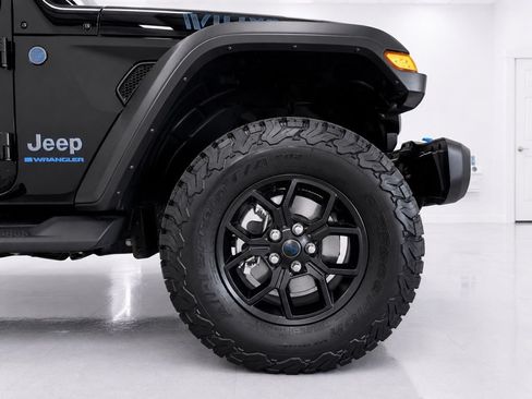 Used 2024 Jeep Wrangler Unlimited AWD/4WD image 8