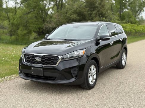 Used 2019 Kia Sorento AWD V6 image 2