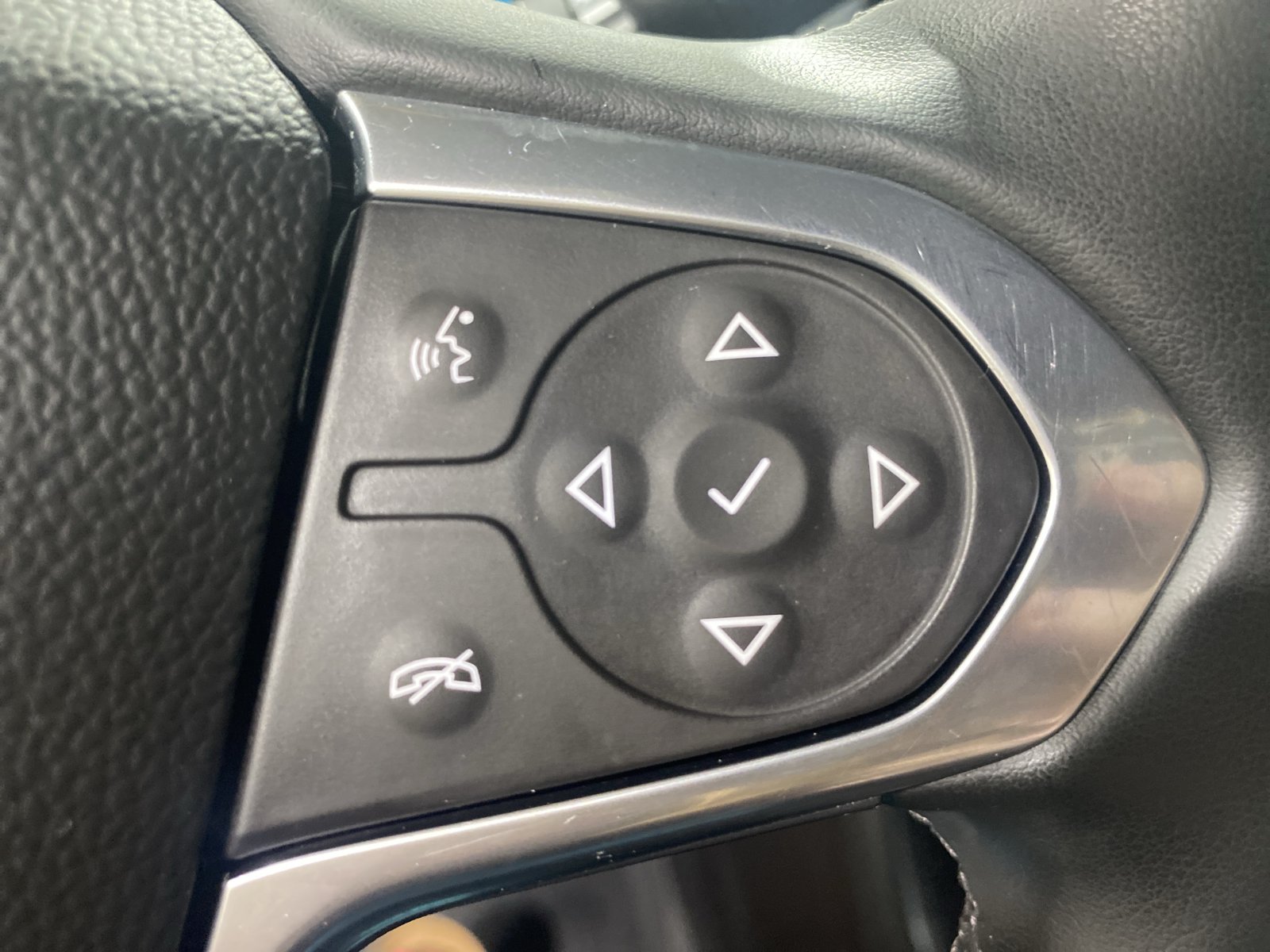Used 2023 Chevrolet Traverse LT w/ LPO, Floor Liner Package AWD/4WD image 26