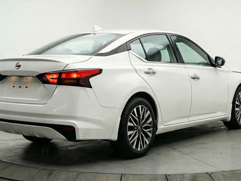 Used 2025 Nissan Altima 2.5 SV FWD image 9