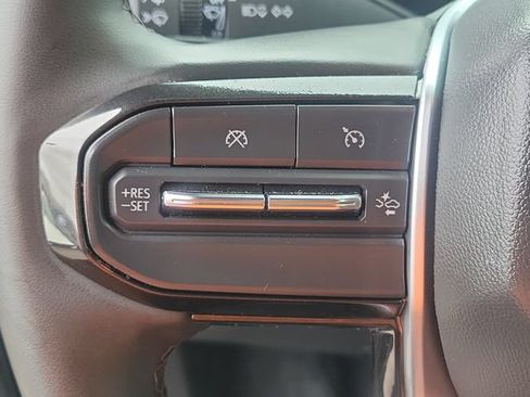 Used 2025 Chevrolet Colorado ZR2 w/ Technology Package AWD/4WD image 13