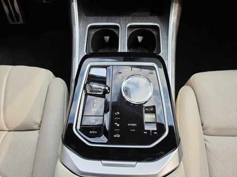 Used 2023 BMW i7 xDrive60 AWD/4WD image 38