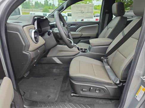 New 2026 Chevrolet Colorado ZR2 w/ Technology Package AWD/4WD image 24