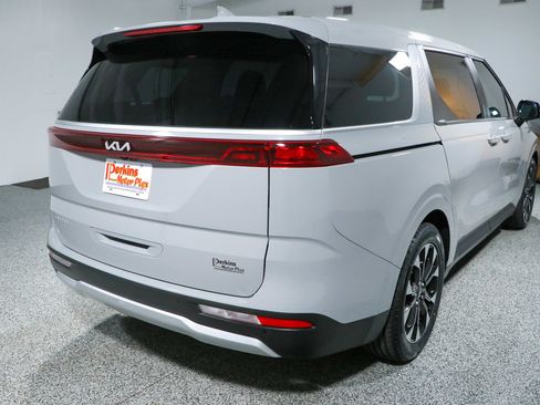 Used 2024 Kia Carnival EX FWD image 7