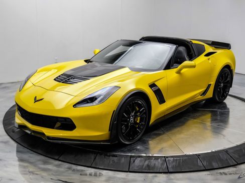 Used 2015 Chevrolet Corvette Z06 w/ 3LZ Preferred Equipment Group RWD image 8