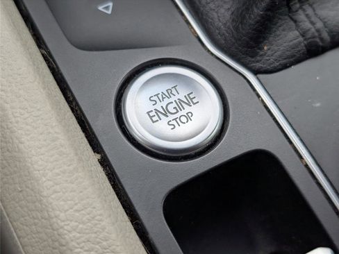 Used 2018 Volkswagen Atlas SEL Premium image 19