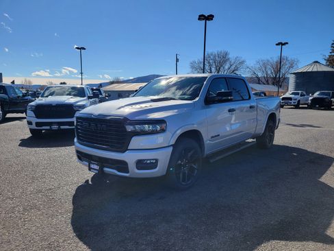 New 2026 RAM 1500 Laramie AWD/4WD image 14