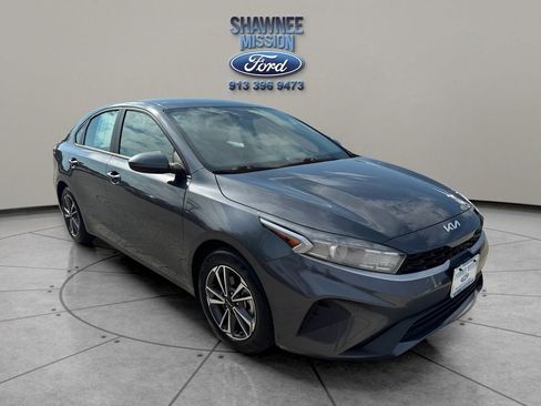 Used 2023 Kia Forte LXS image 3