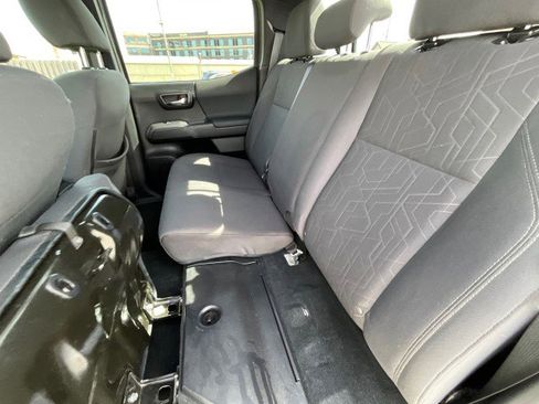 Used 2019 Toyota Tacoma TRD Sport AWD/4WD image 28