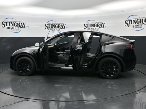 Used 2022 Tesla Model Y Long Range AWD/4WD image 37